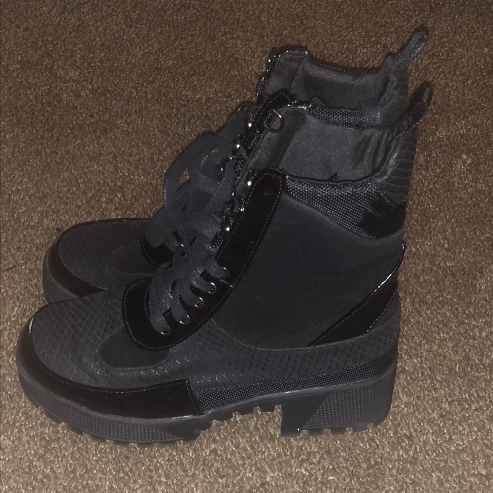 Boot - Picture 2 of 3